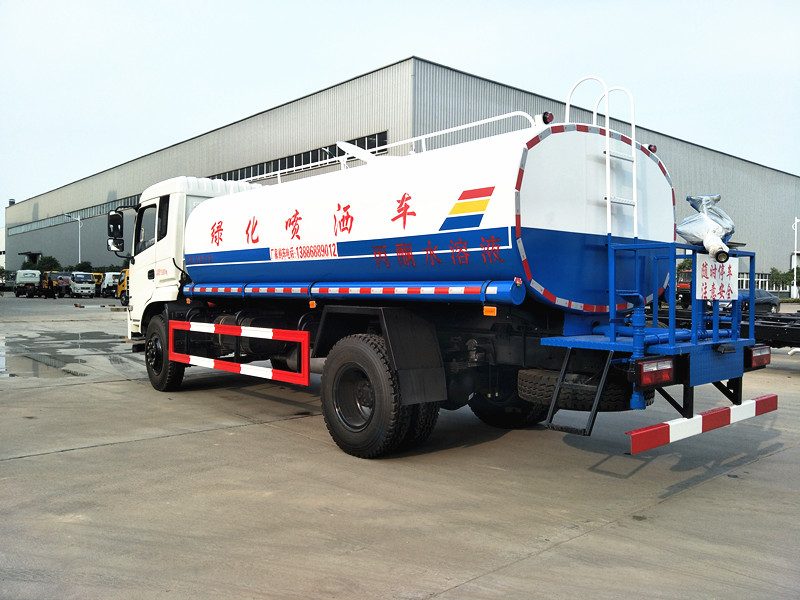 東風(fēng)專(zhuān)底仿天錦灑水車(chē)