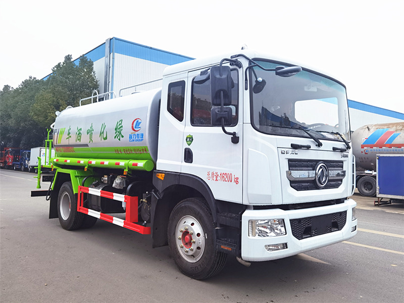 東風多利卡D9新款霧炮車