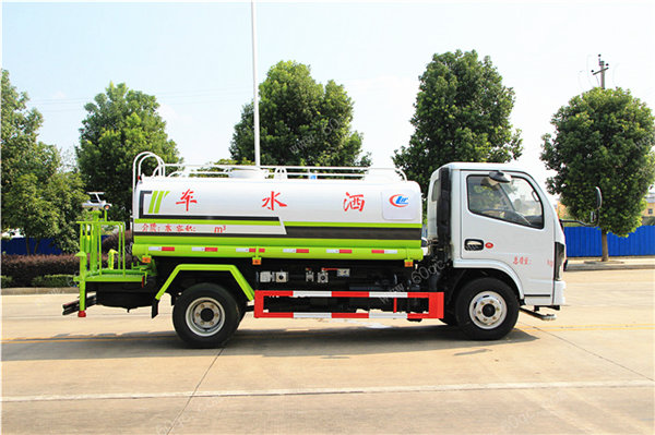 東風(fēng)多利卡D6灑水車