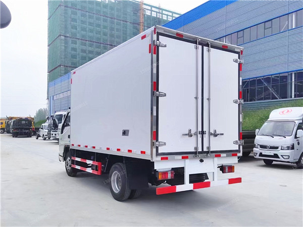 江鈴順達(dá)國(guó)六4.2米冷藏車(chē)
